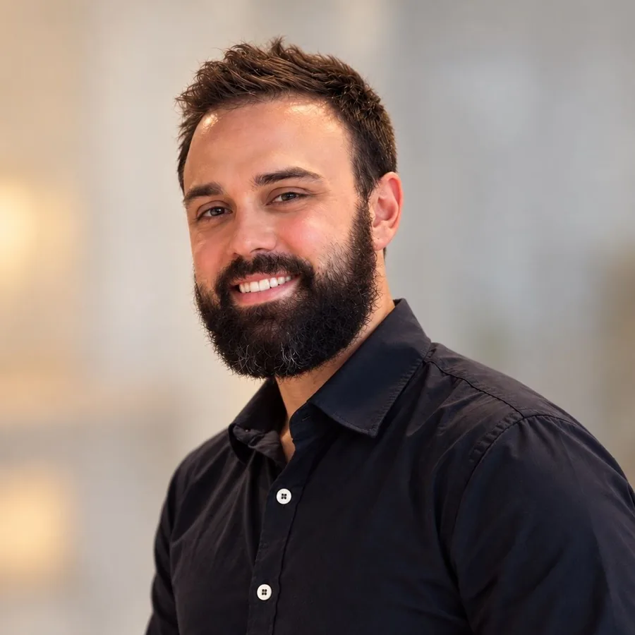 Dr. Caio Silveira De Caro, médico psiquiatra